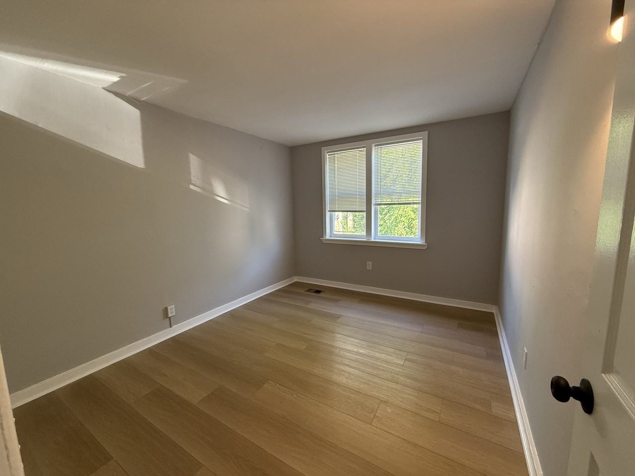 430 E Mechanic St #1 - Photo 4 of 10