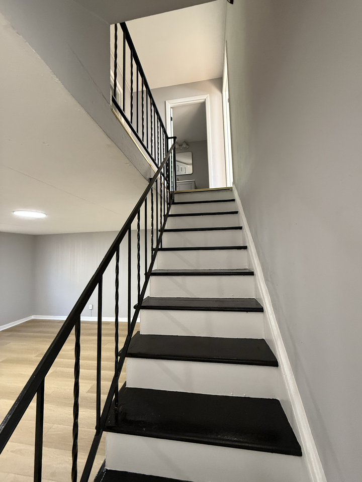 430 E Mechanic St #1 - Photo 7 of 10