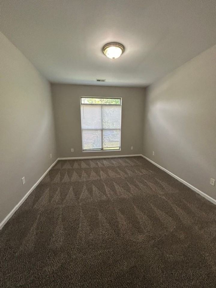 2741 Jacquelyn Ln - Photo 3 of 23