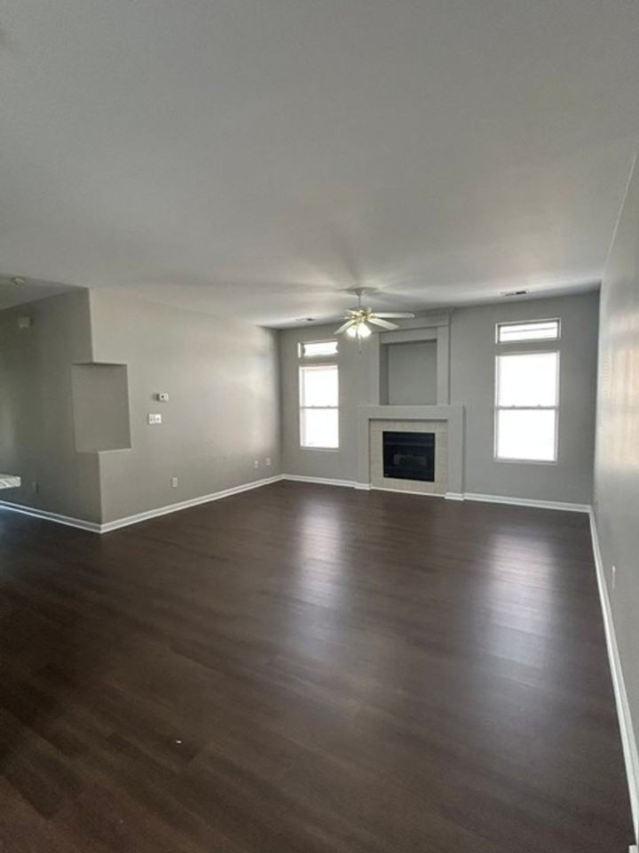 2741 Jacquelyn Ln - Photo 4 of 23