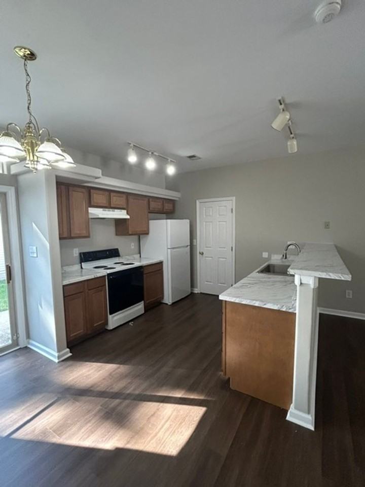 2741 Jacquelyn Ln - Photo 7 of 23