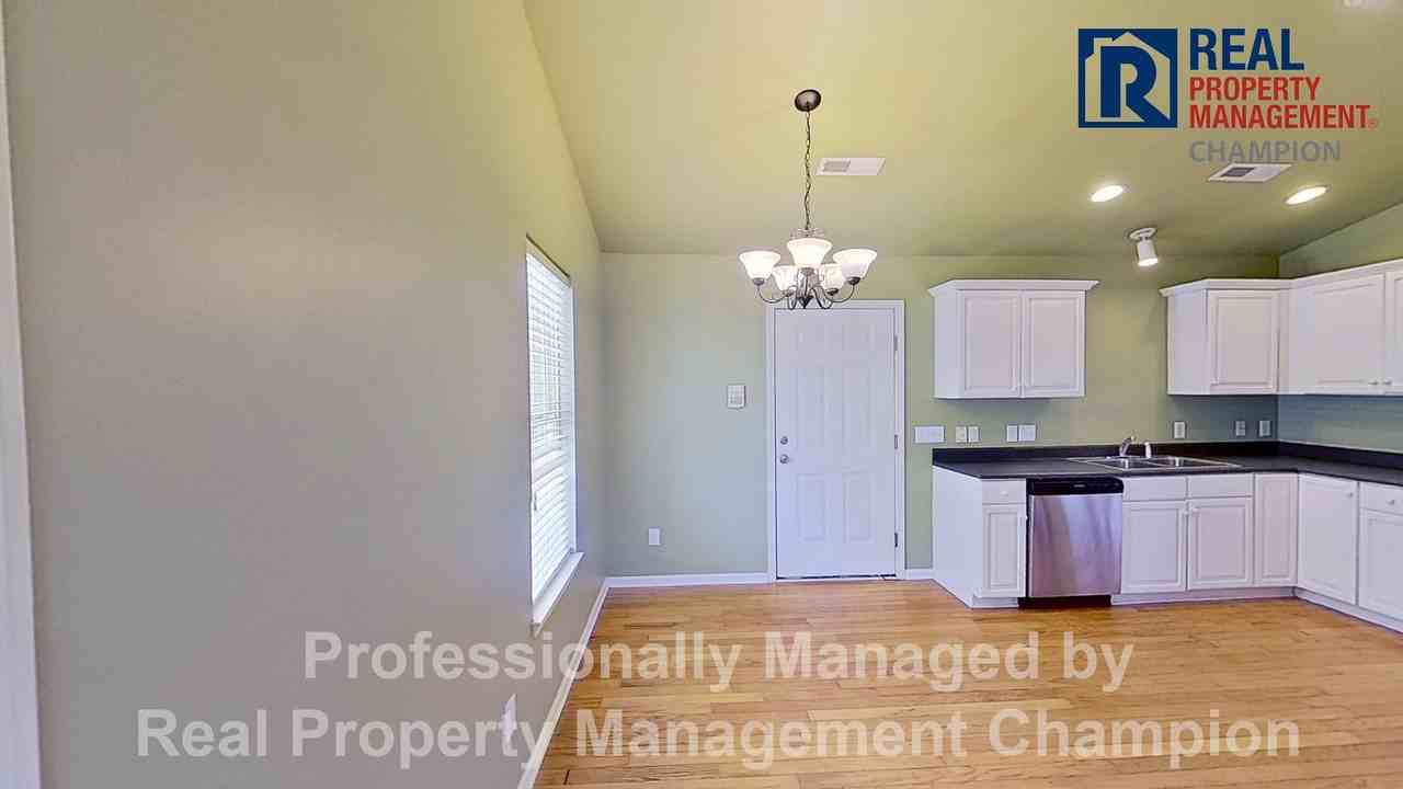 627 Tabor Ln - Photo 4 of 24