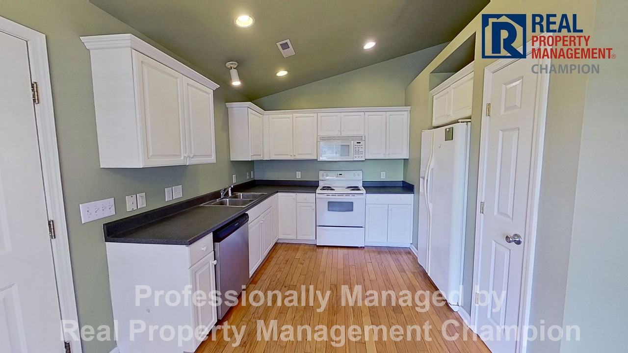 627 Tabor Ln - Photo 6 of 24