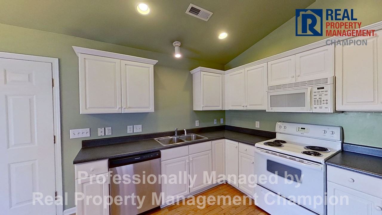 627 Tabor Ln - Photo 7 of 24