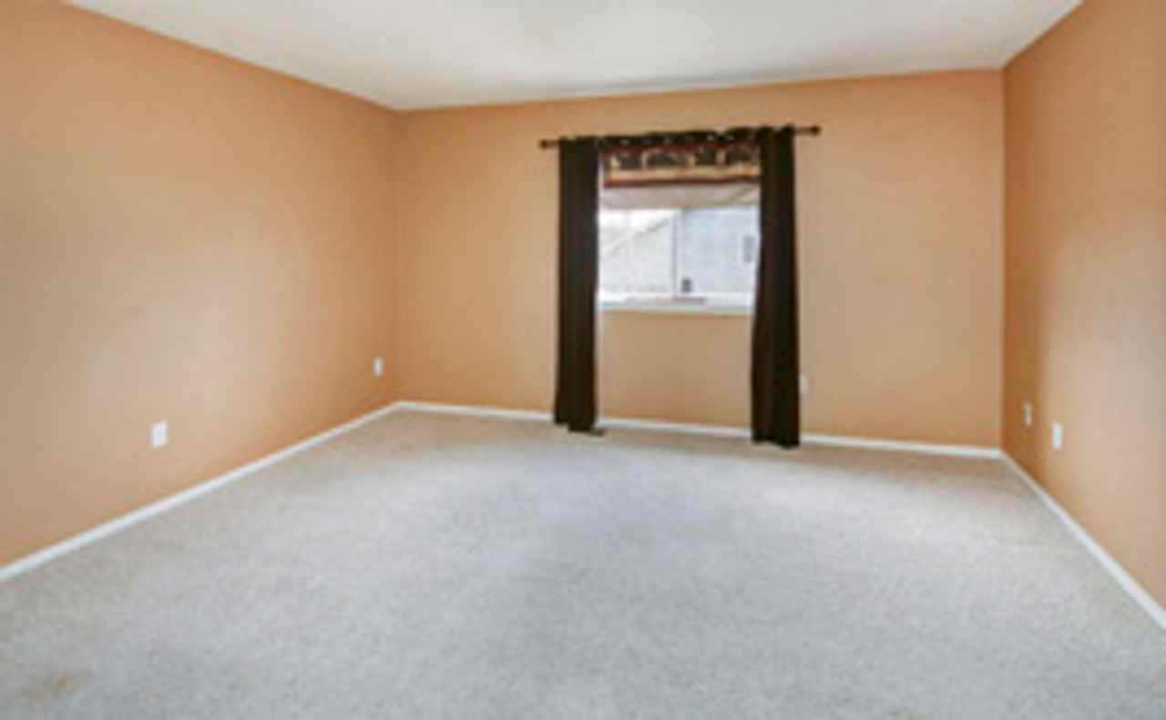 10470 Dresden St - Photo 4 of 11