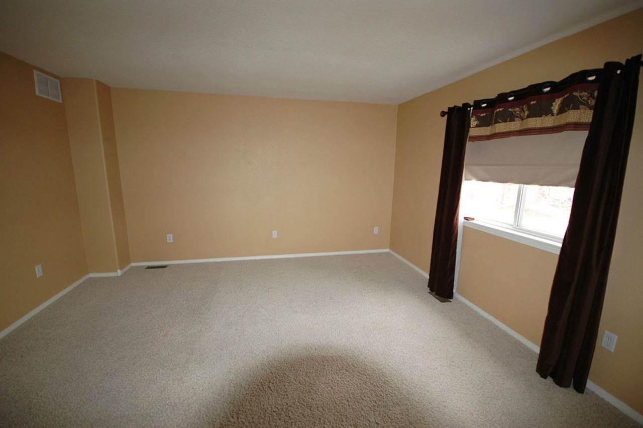 10470 Dresden St - Photo 5 of 11