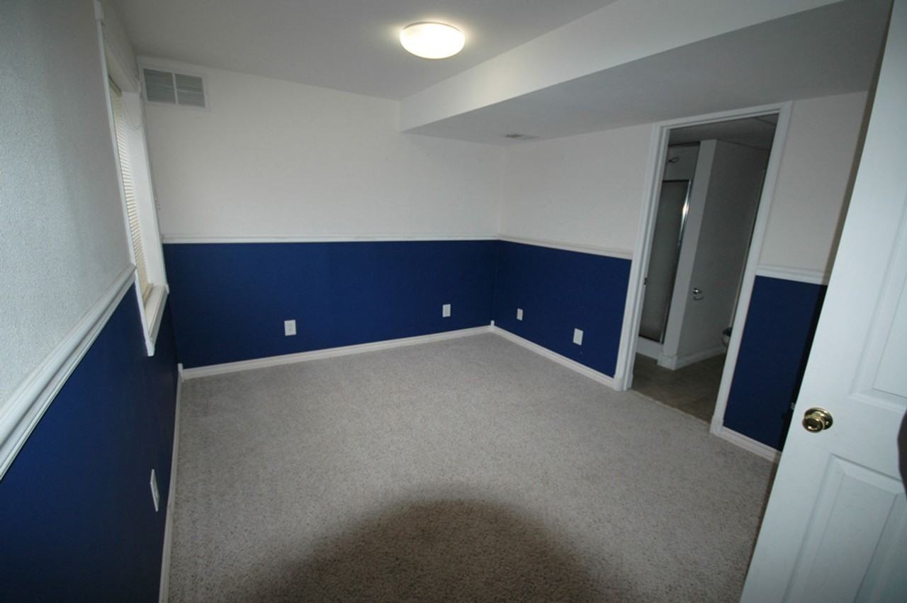 10470 Dresden St - Photo 7 of 11
