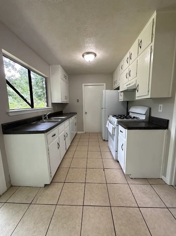 427 Chanterelle Dr - Photo 2 of 17