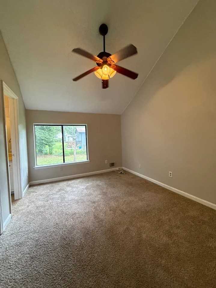 427 Chanterelle Dr - Photo 5 of 17