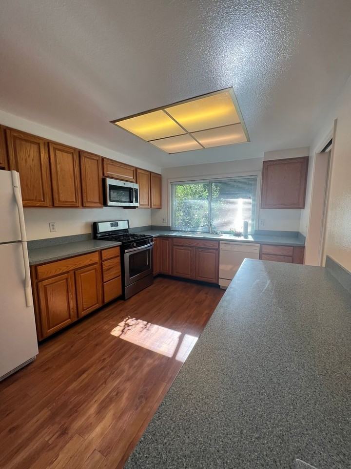 6418 Monteverde Ct - Photo 3 of 17