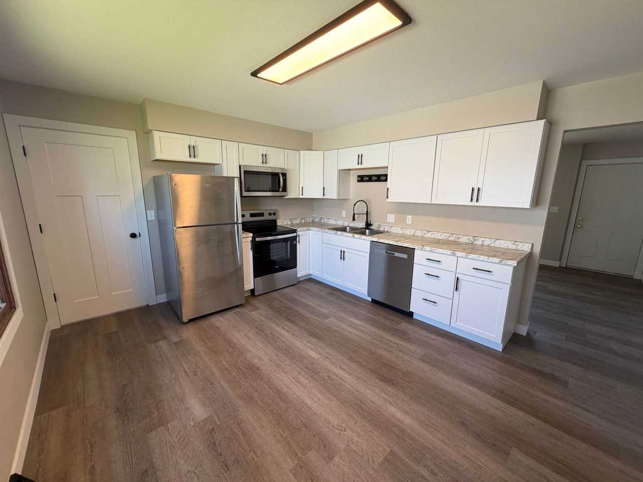 652 W Macarthur Ave - Photo 2 of 10