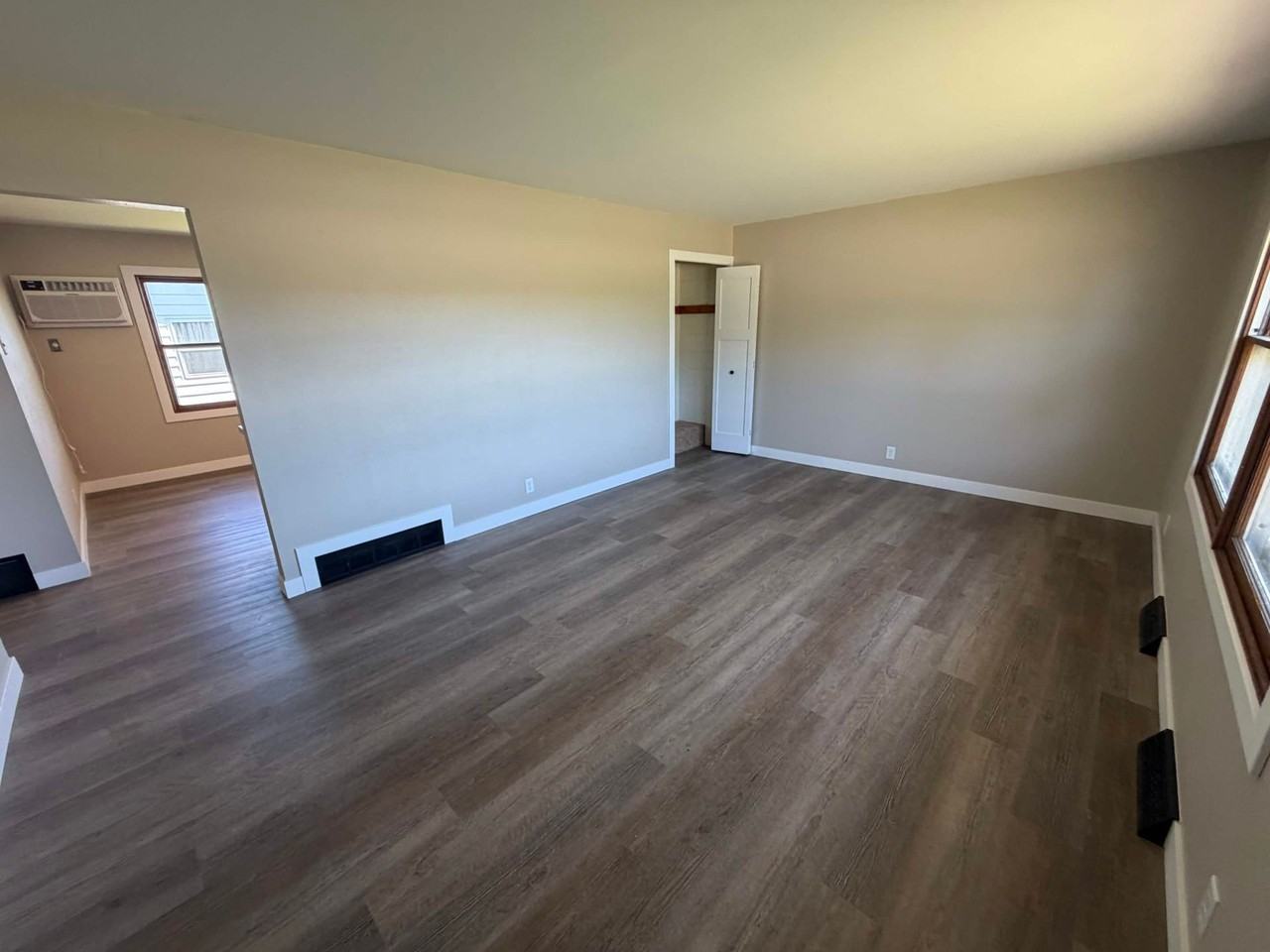652 W Macarthur Ave - Photo 4 of 10