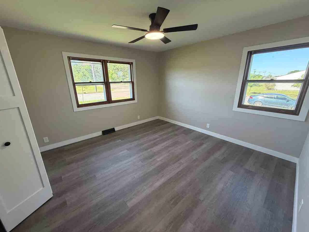 652 W Macarthur Ave - Photo 5 of 10