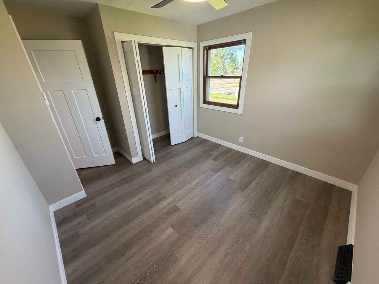 652 W Macarthur Ave - Photo 7 of 10