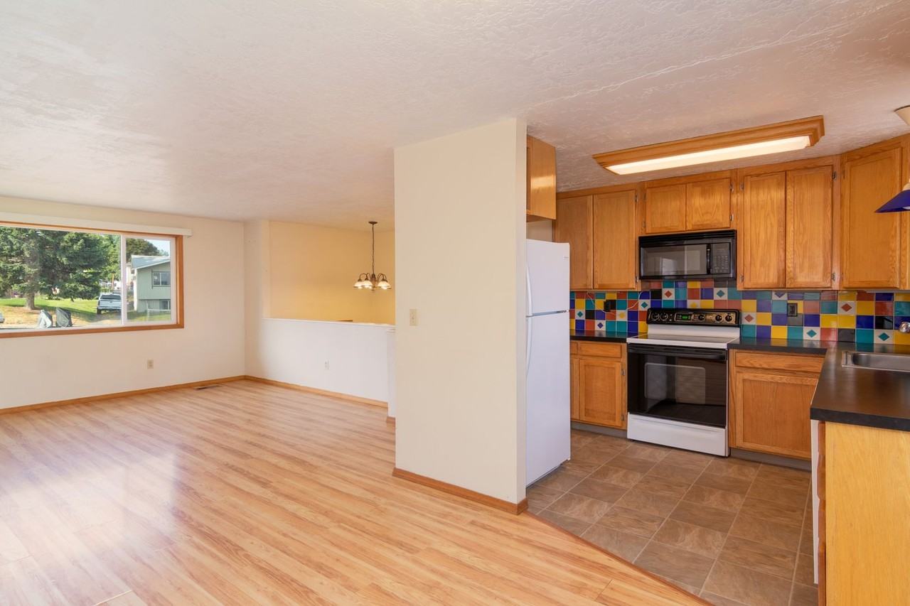 1309 Pineview St - Photo 4 of 21