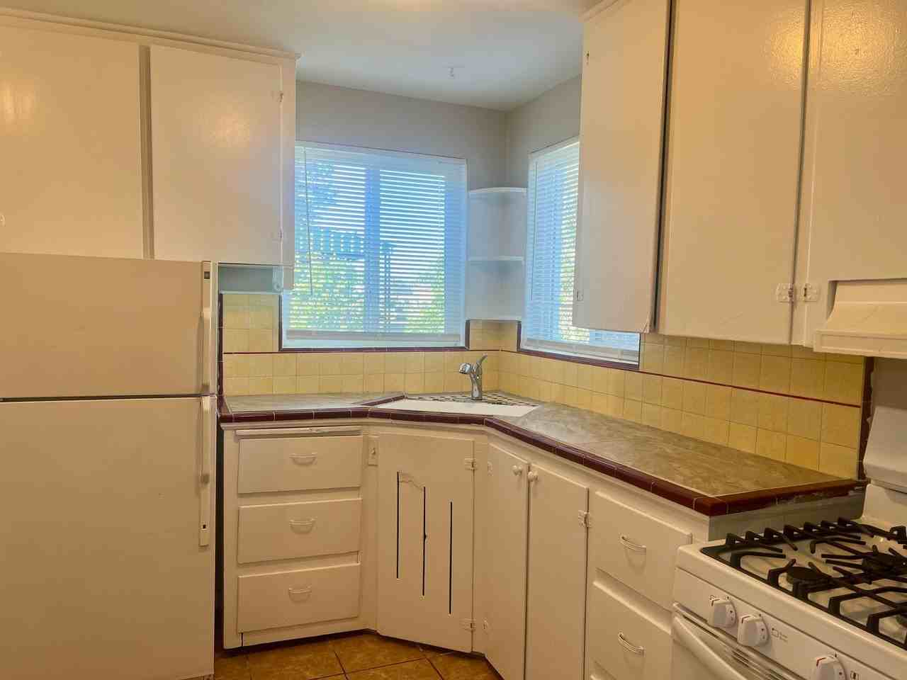 1590 Syracuse St - Photo 4 of 20