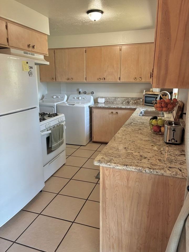 655 E 1300 N - Photo 7 of 14