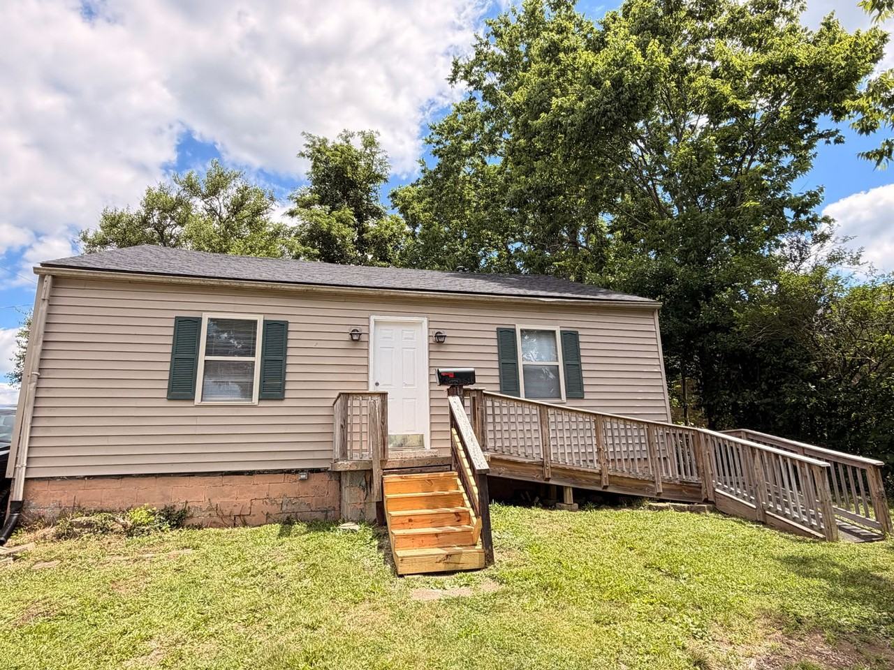 131 Lake St #A - Photo 2 of 28