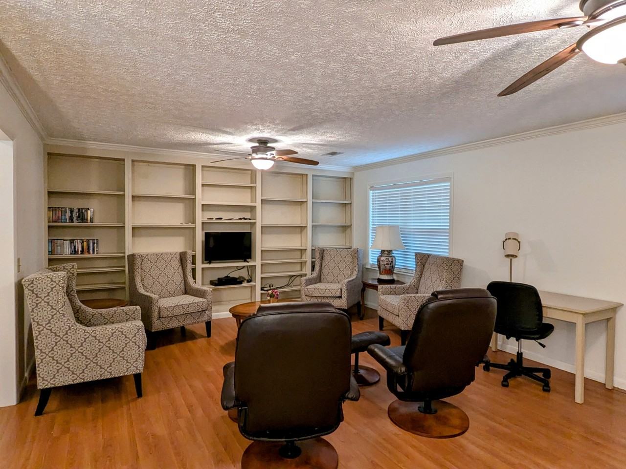 809 Mclemore Dr #1 - Photo 2 of 16