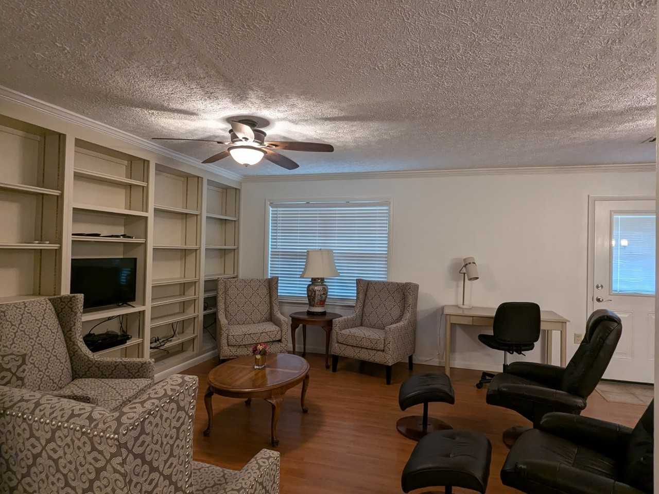 809 Mclemore Dr #1 - Photo 4 of 16