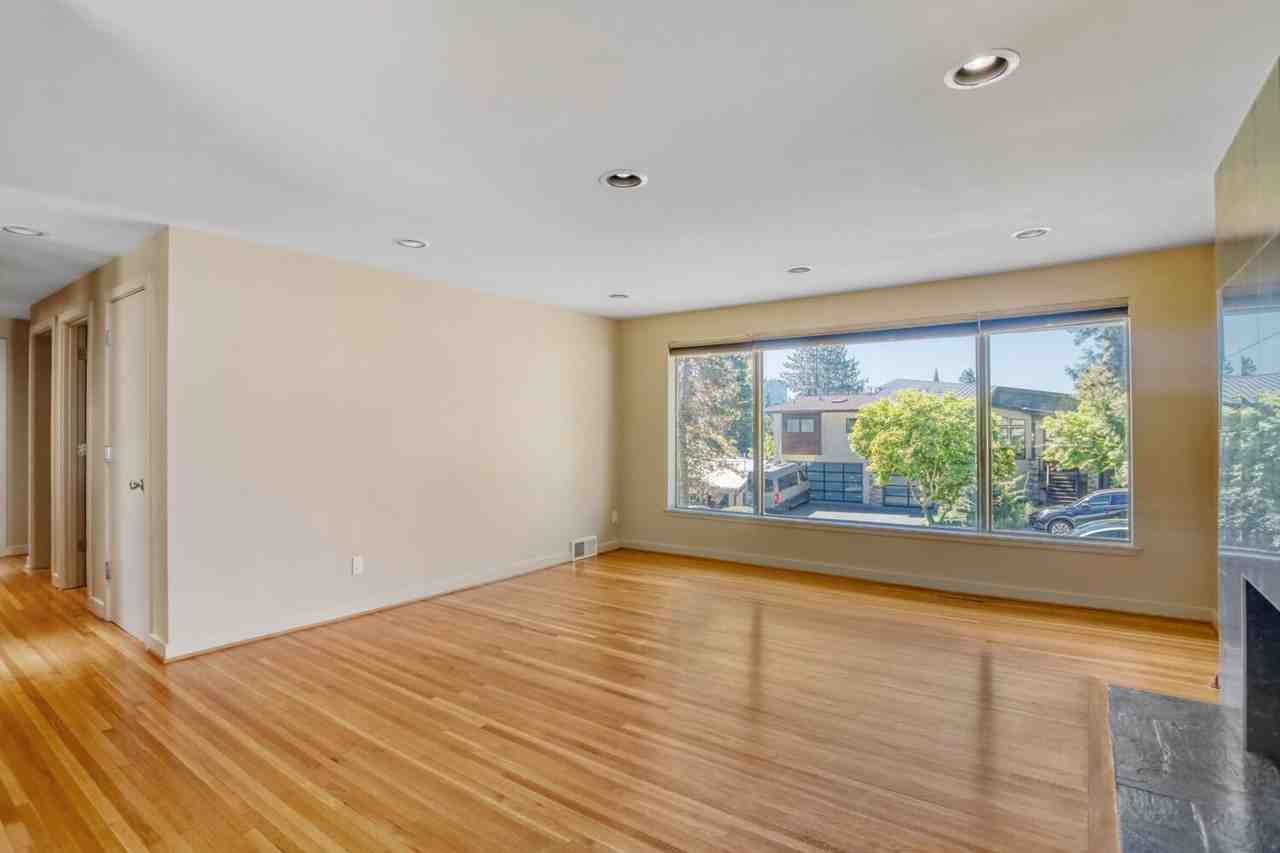 10012 Ne 22nd St - Photo 4 of 23