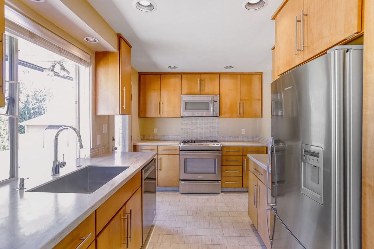 10012 Ne 22nd St - Photo 6 of 23