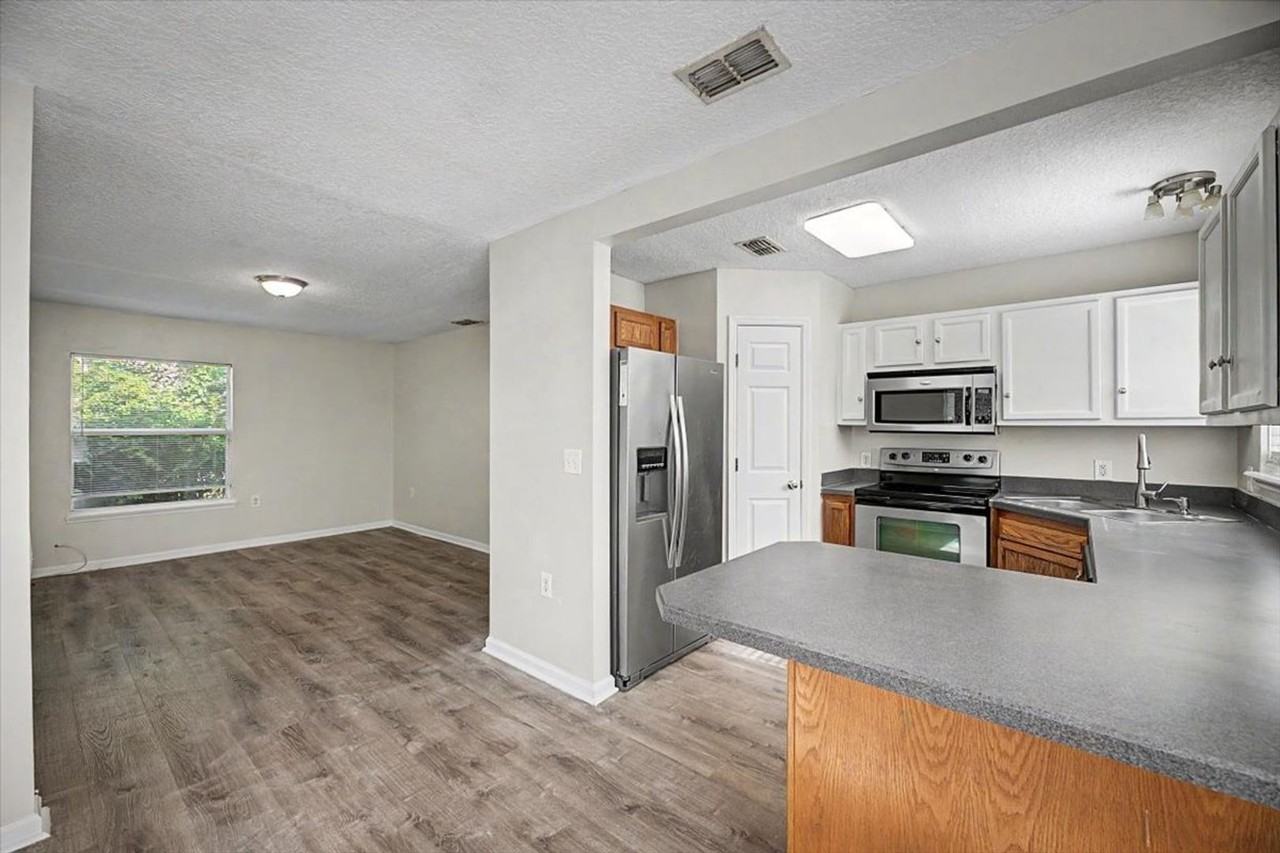 3303 Broadway Ave - Photo 7 of 21