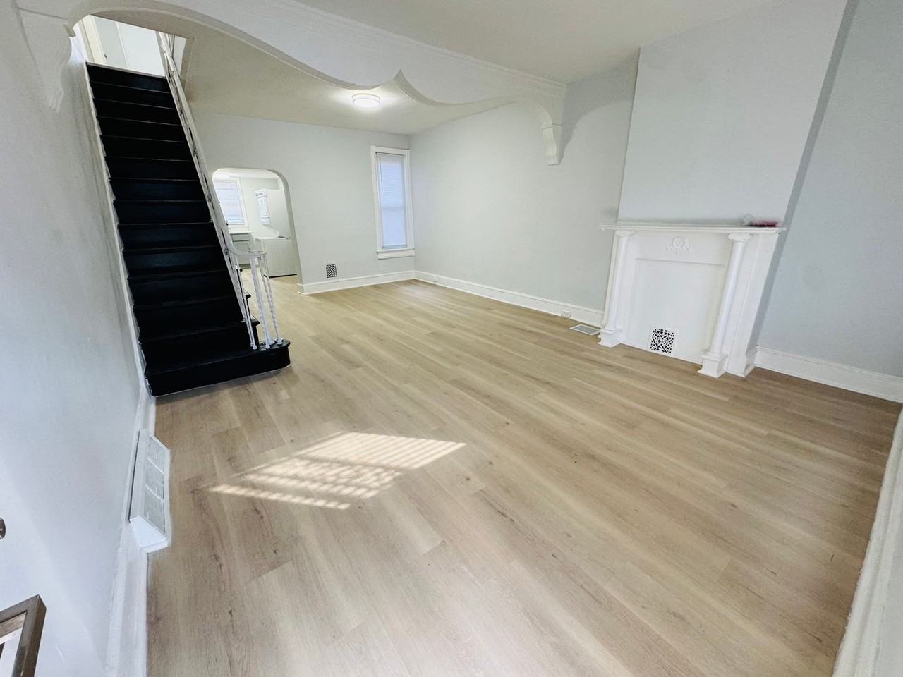 1415 N Hobart St - Photo 6 of 17