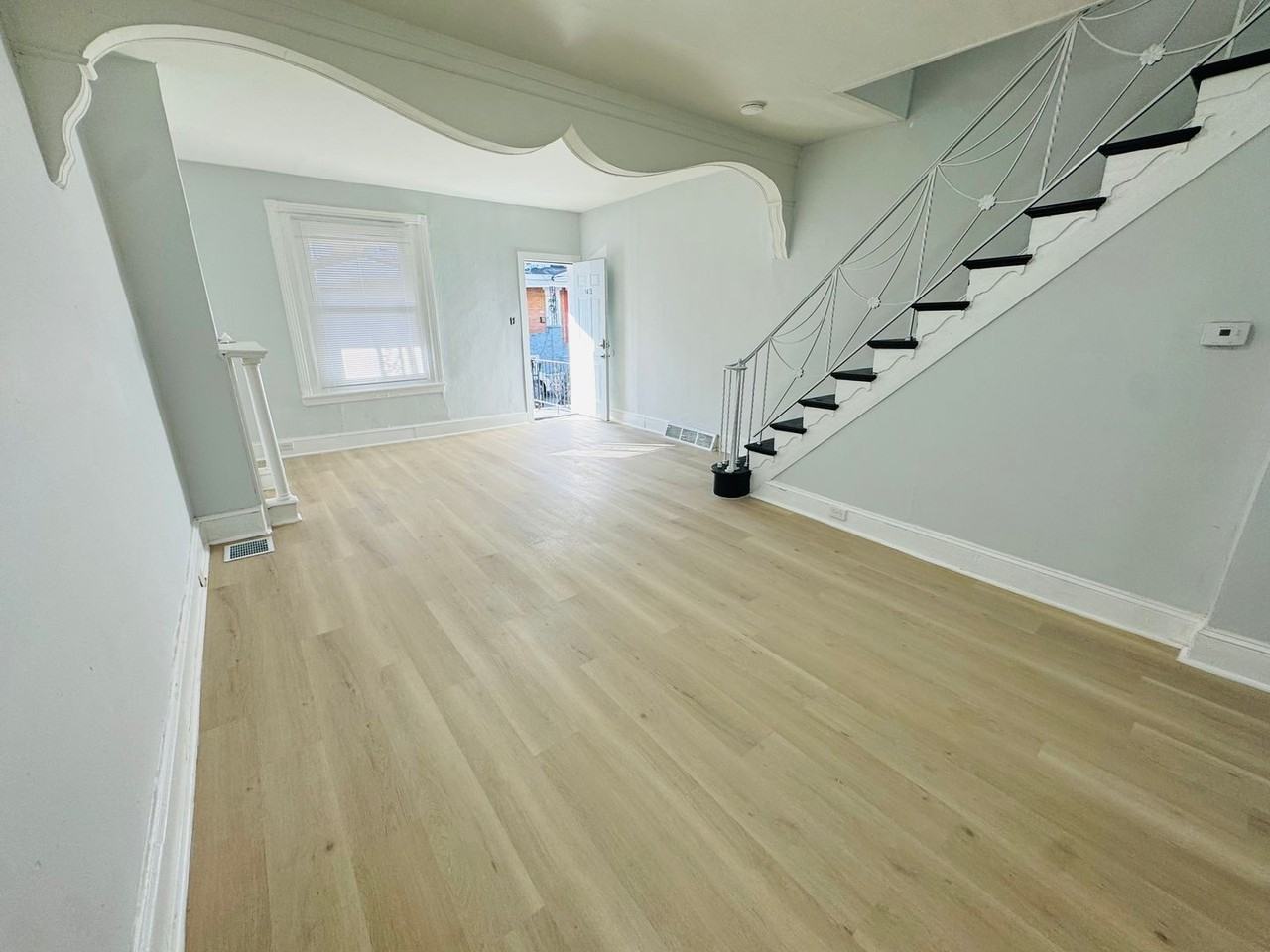 1415 N Hobart St - Photo 7 of 17