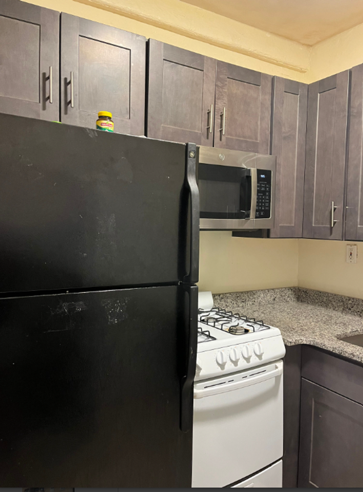 4 Englewood Ave #4 - Photo 4 of 11