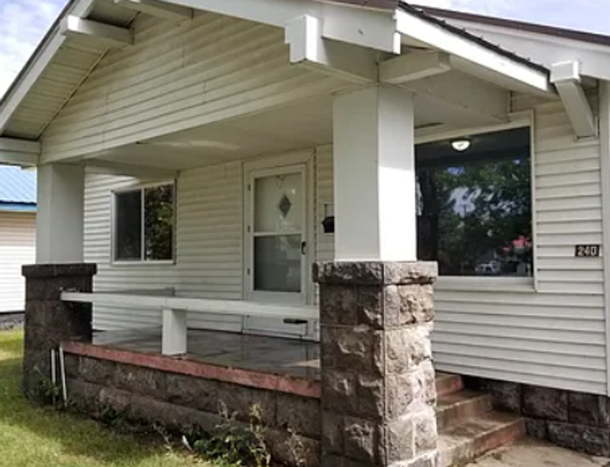 240 N Bridge St - Photo 3 of 21