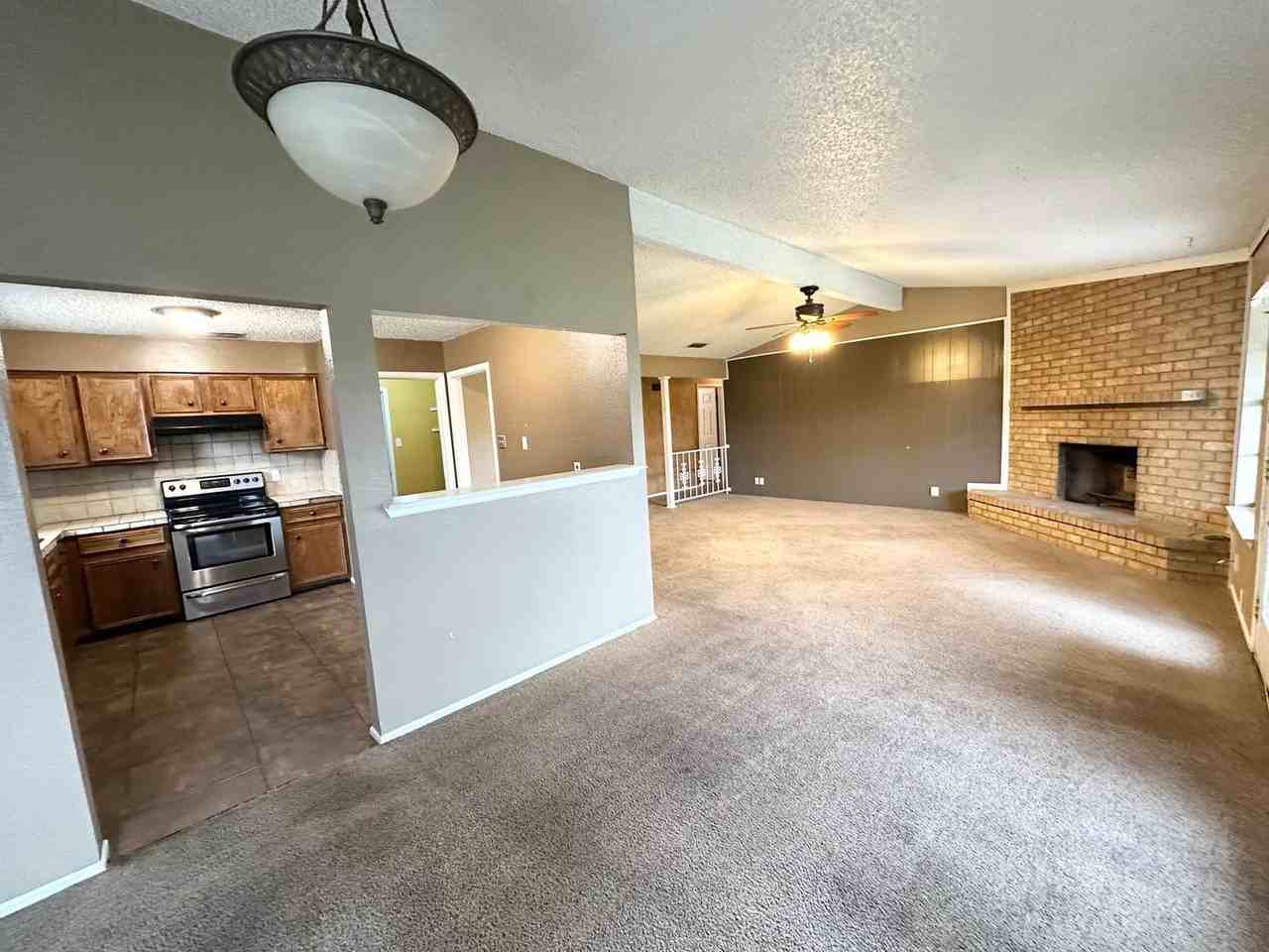 4605 Crenshaw Dr - Photo 4 of 15