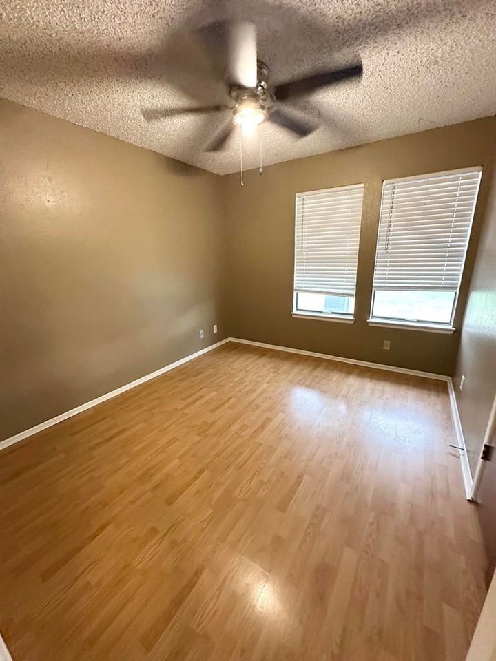4605 Crenshaw Dr - Photo 7 of 15