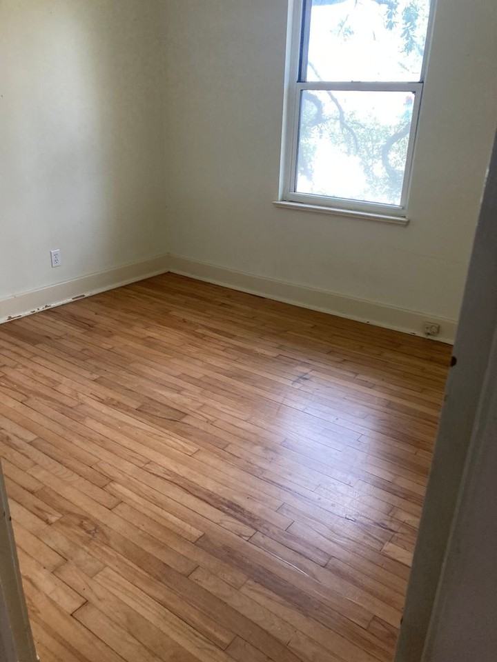 628 S Acadian Thruway - Photo 6 of 6