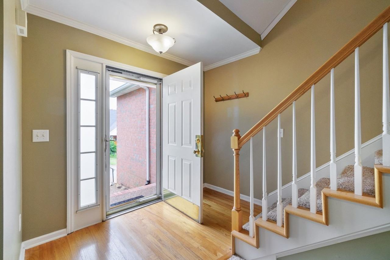 7037 Mooreland Ct - Photo 3 of 41