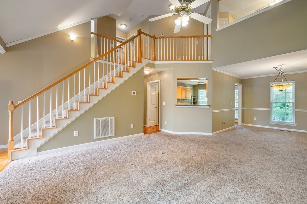 7037 Mooreland Ct - Photo 6 of 41