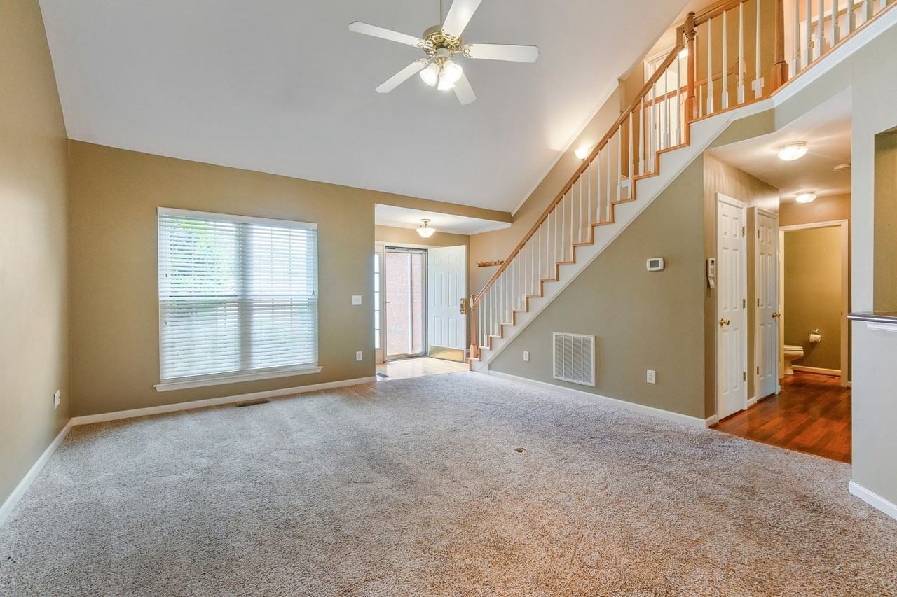 7037 Mooreland Ct - Photo 7 of 41