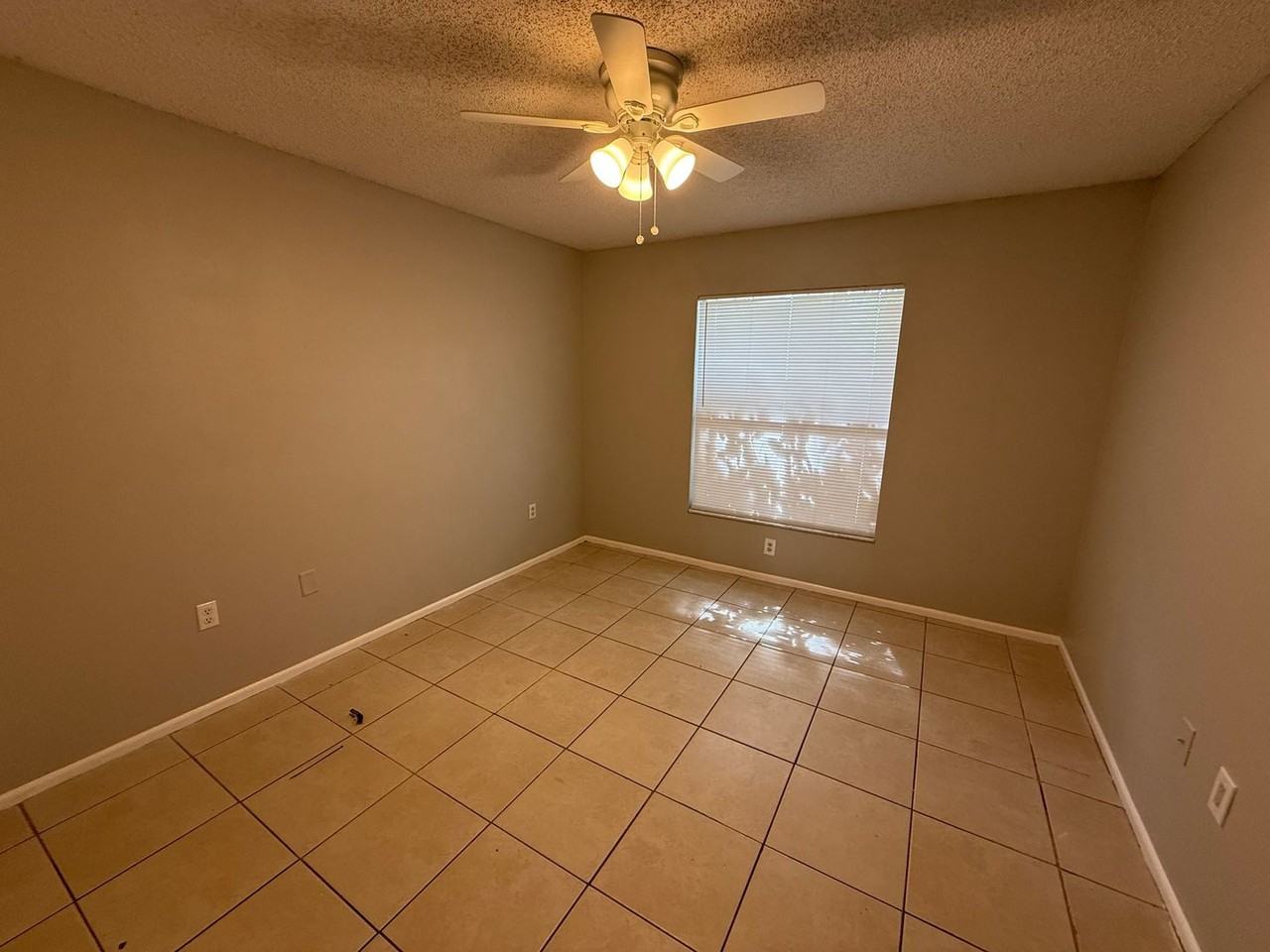 2395 Pinehurst St - Photo 5 of 12