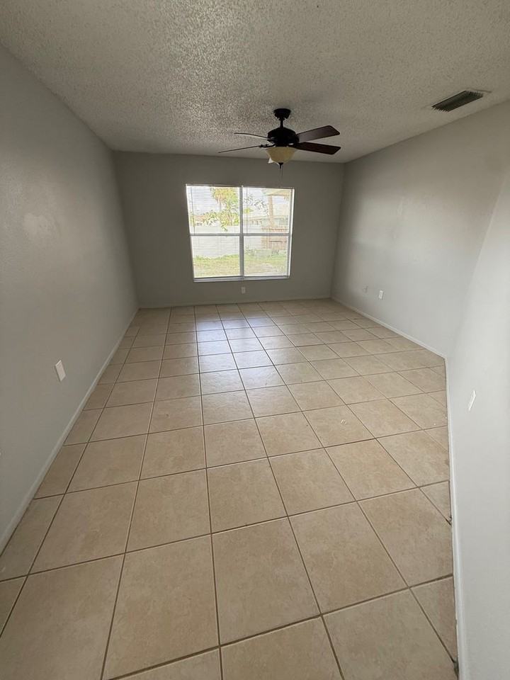 2395 Pinehurst St - Photo 7 of 12