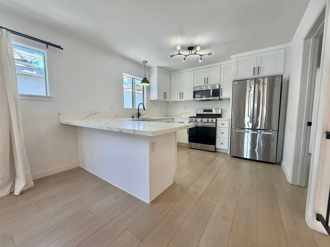 408 Larsson St - Photo 4 of 30