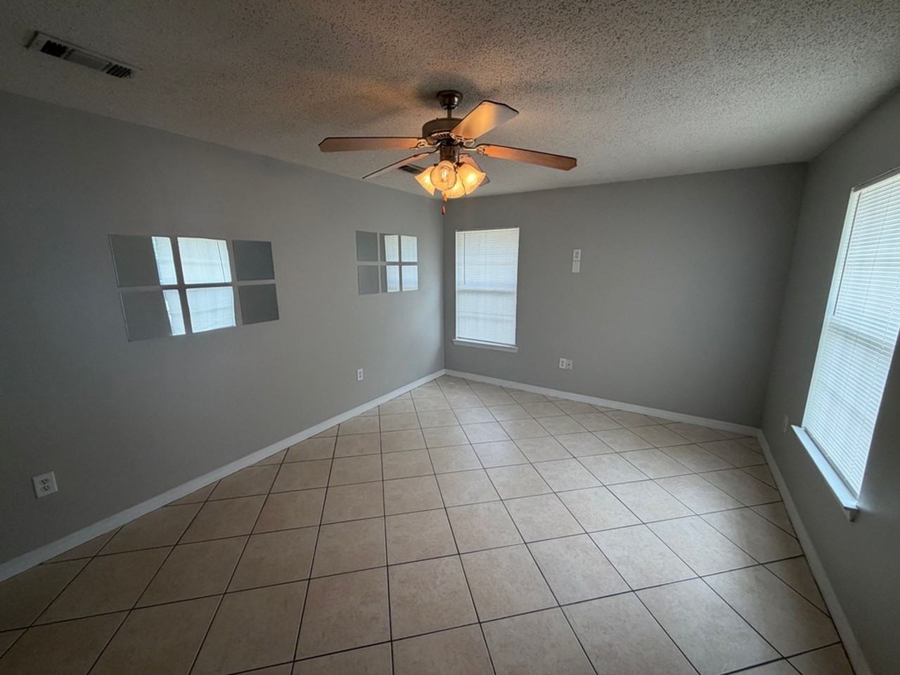 1629 25th St - Photo 3 of 20