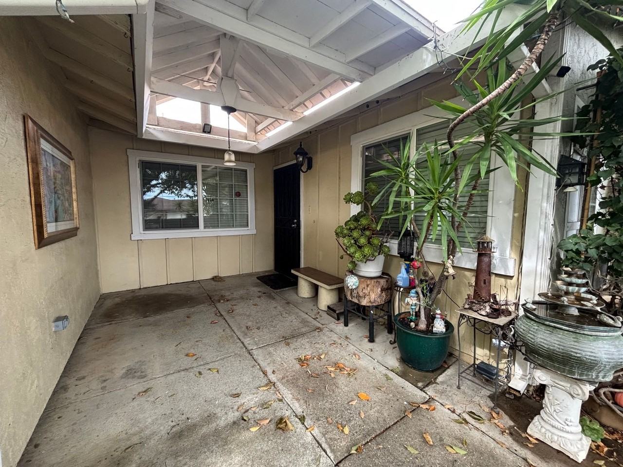 1700 Mahogany Way - Photo 4 of 30