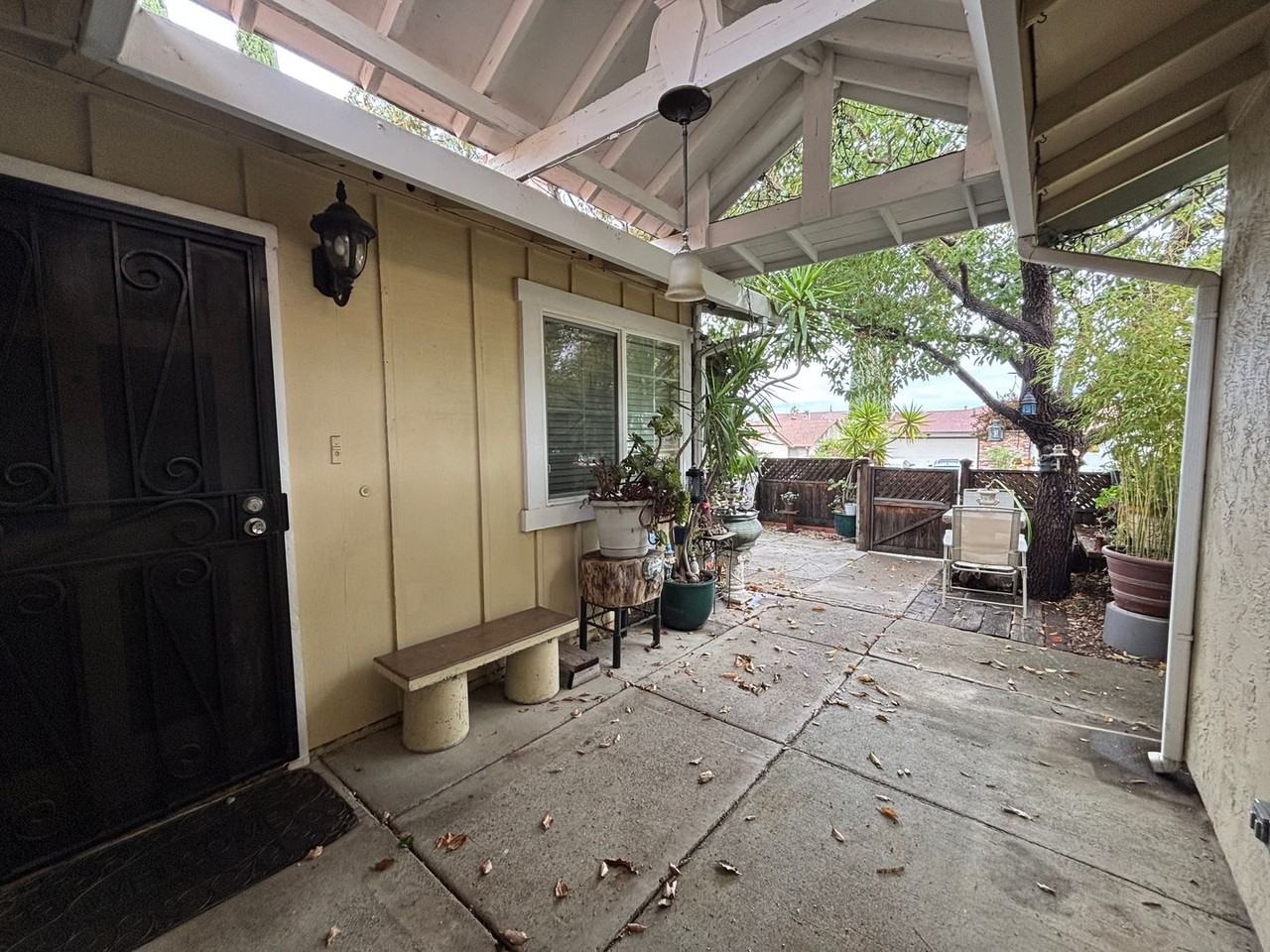 1700 Mahogany Way - Photo 5 of 30