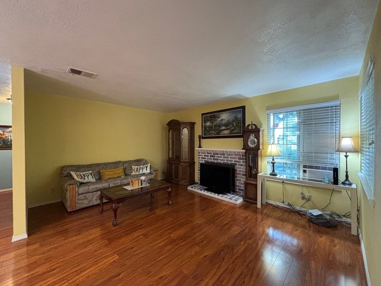 1700 Mahogany Way - Photo 7 of 30