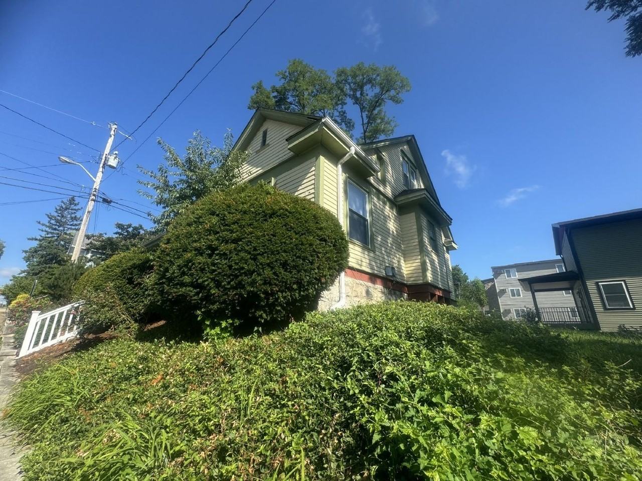 215 E 9th St - Photo 3 of 41