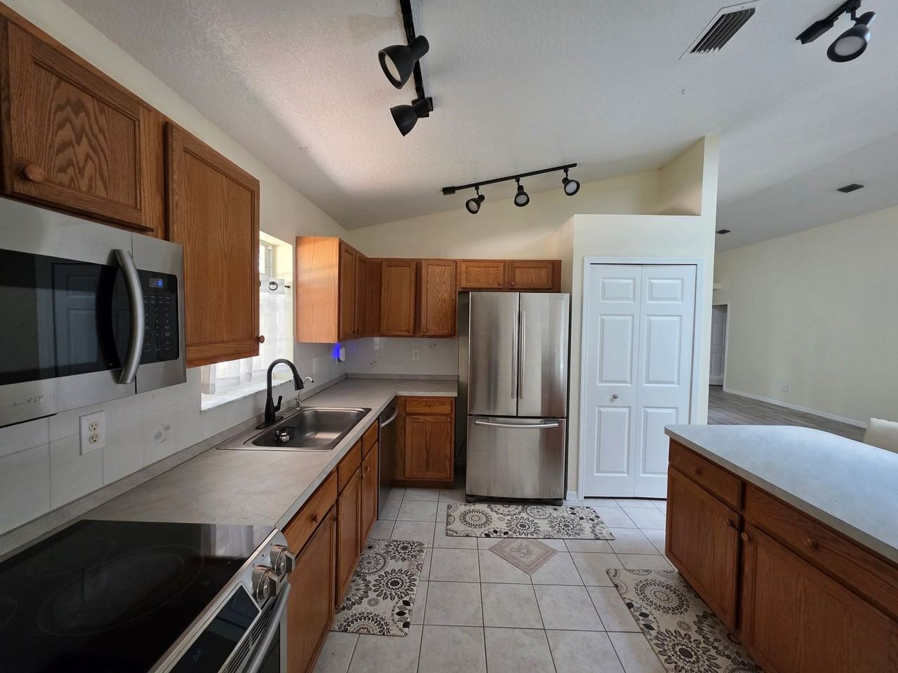 8975 106th Ave - Photo 4 of 18