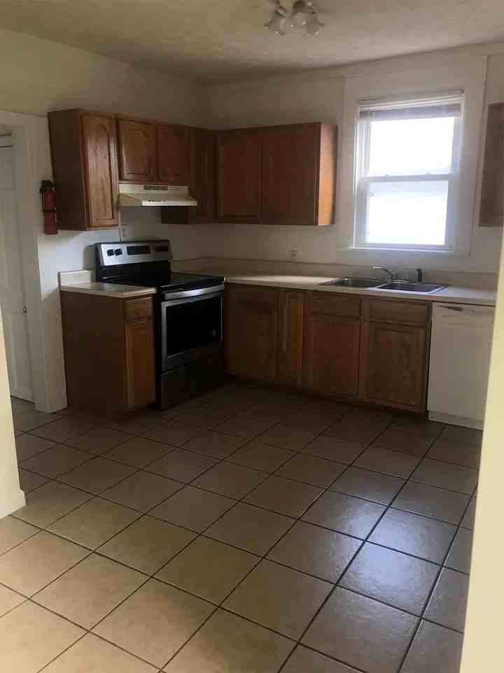 416 N Grant St - Photo 4 of 34