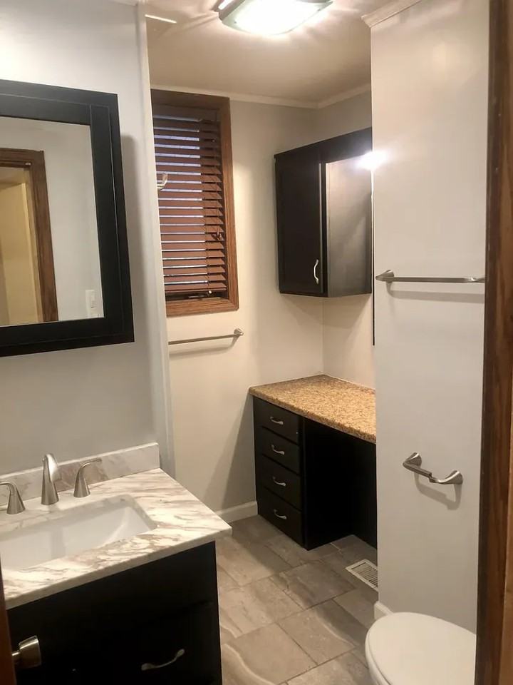 425 E 7th St - Photo 2 of 30