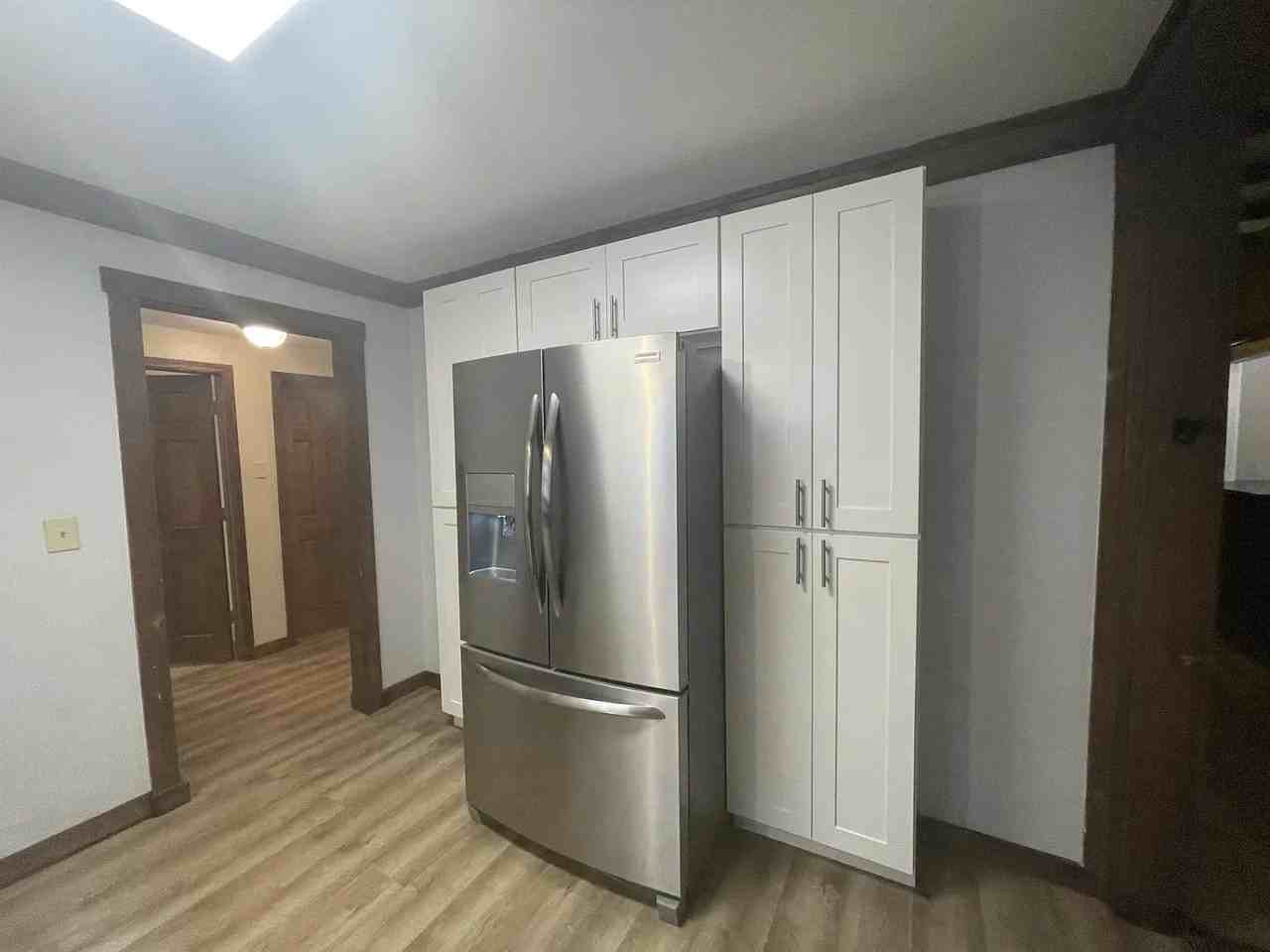 425 E 7th St - Photo 6 of 30