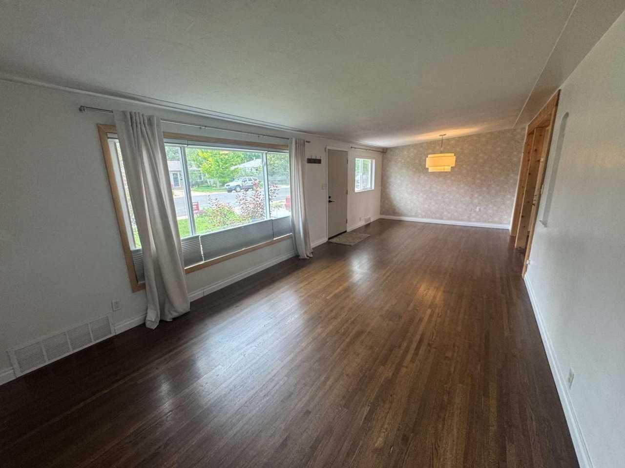 5390 S Greenwood St - Photo 2 of 16